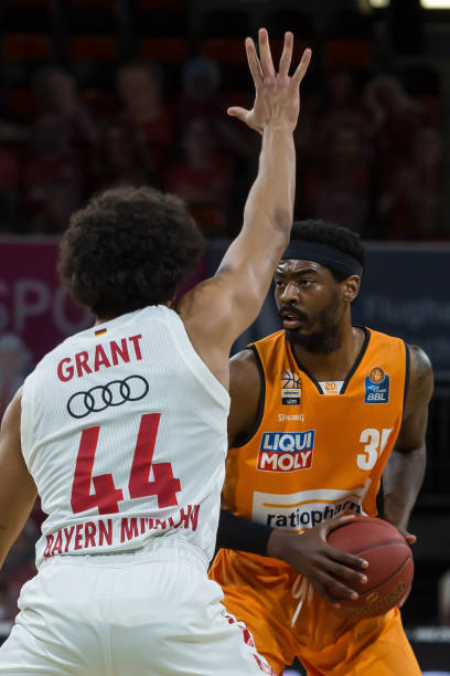 中场争夺的 中场争夺的