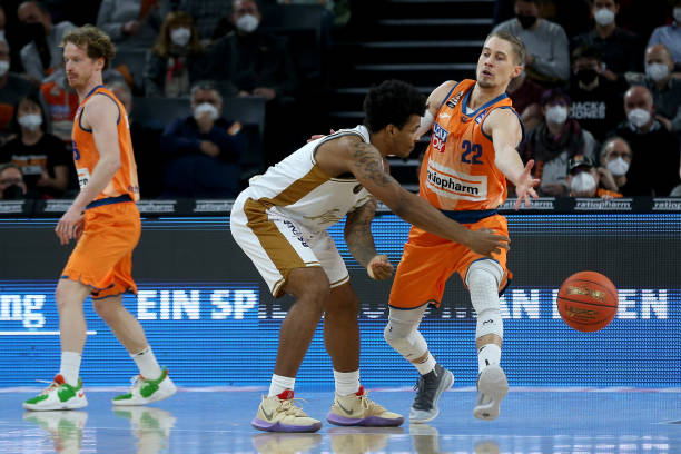 攻中充当 攻中充当